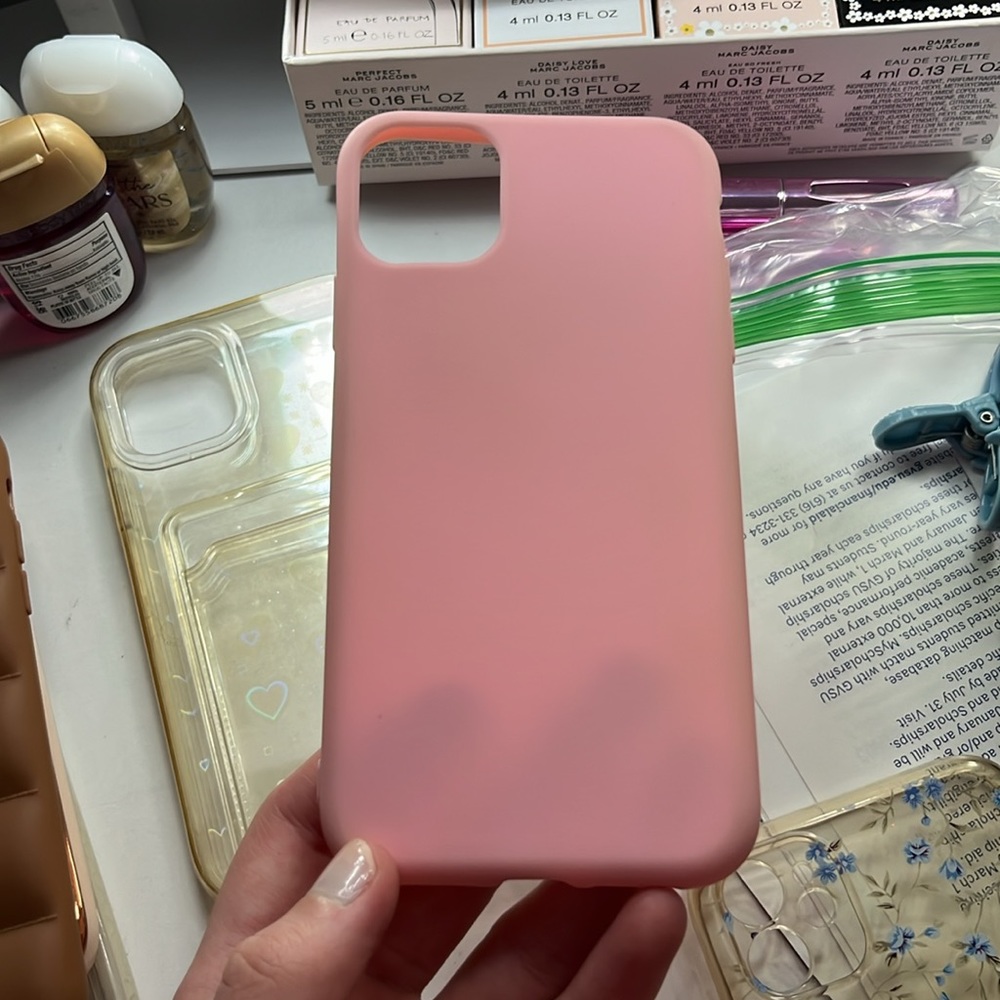 9 different iPhone 11 cases - Picture 7 of 9